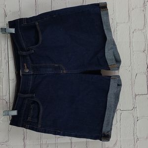 Old Navy Dark Wash Stretchy Jean Shorts Size 6